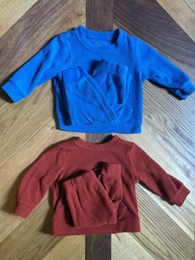 Bundle of Cat & Jack Sweatshirt & Sweatpants Set - Blue / Rust 3-6 months